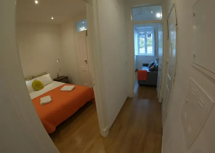 Appartamento Lisbon, Renewed T1 With Pateo Near Martires Da Patria