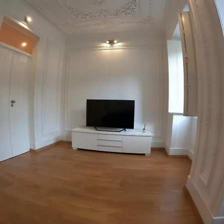 Lisbon, Renewed T1 With Pateo Near Martires Da Patria Apartment *