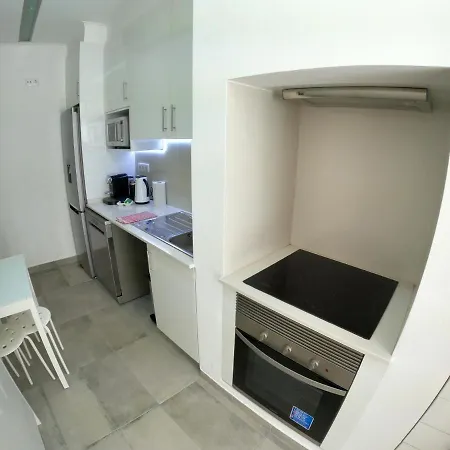 Apartment Lisbon, Renewed T1 With Pateo Near Martires Da Patria *