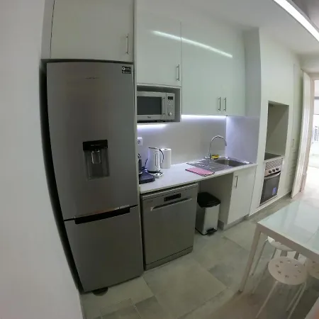Appartement Lisbon, Renewed T1 With Pateo Near Martires Da Patria