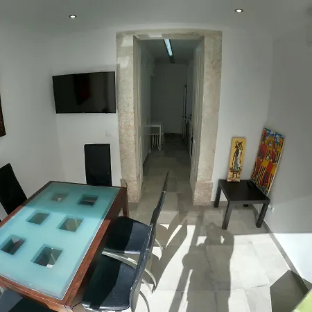 Apartment Lisbon, Renewed T1 With Pateo Near Martires Da Patria *