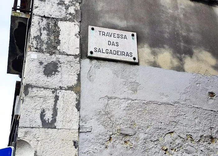 Appartement Lisbon, Renewed T1 With Pateo Near Martires Da Patria Lissabon