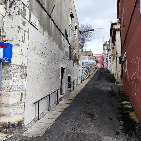 Lisbon, Renewed T1 With Pateo Near Martires Da Patria Lägenhet *